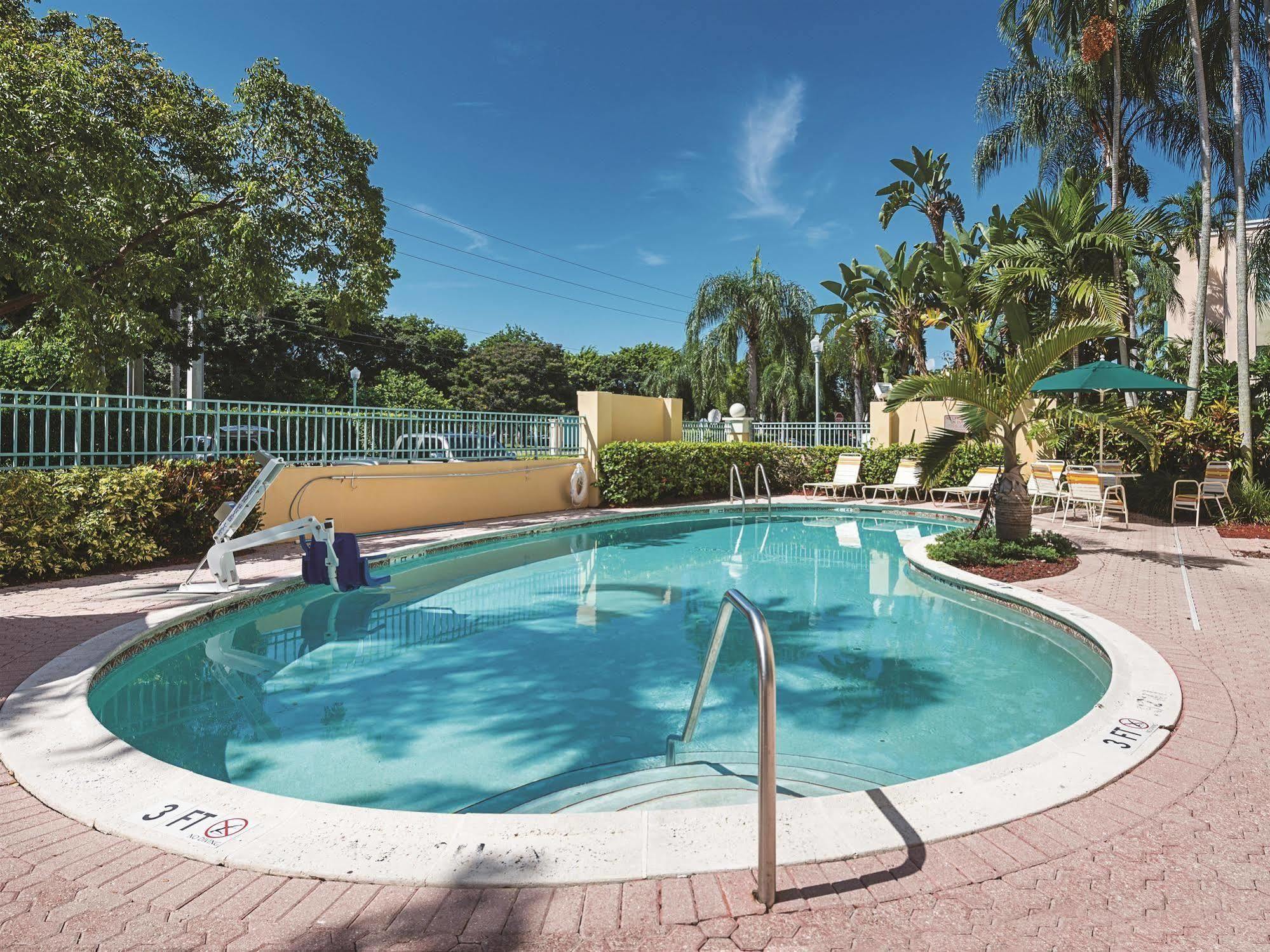 La Quinta By Wyndham Plantation At Sw 6Th St Hotel Exterior photo